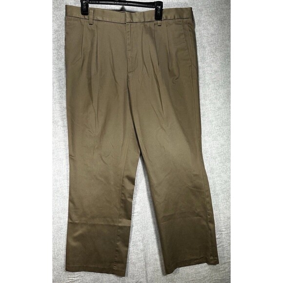 Dockers Pants Mens 38x30 Signature Khaki D3 Classic Fit Pleated Front Chinos Tan - Picture 1 of 6